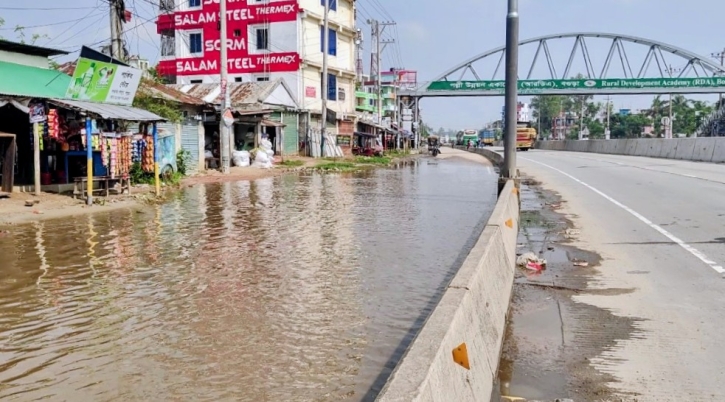 শেরপুর মহাসড়কে জলাবদ্ধতা,ভোগান্তিতে পথচারী